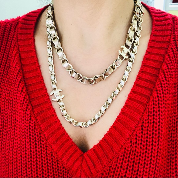 Authentic pale gold tone chain necklace with turn lock double layered - Picture 5 of 11